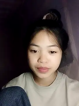 Snapshot of Thy00__ chatting on 19, 12, 2025 Thy00 online show from 19, 12, 2025