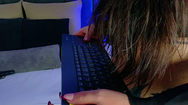 Snapshot of Adaa_Stone chatting on 8, 11, 2025 Adaa Stone online show from 8, 11, 2025