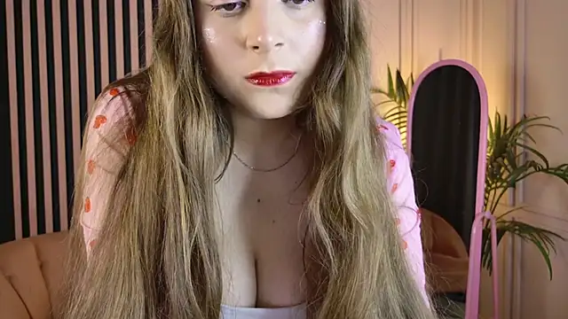 Queen Michelle  online show from 19, 12, 2025