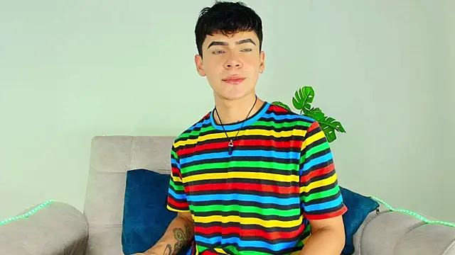 Snapshot of CamiiGuzmanX chatting on 25, 9, 2025 CamiiGuzmanX online show from 25, 9, 2025