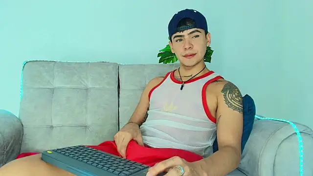 Snapshot of CamiiGuzmanX chatting on 28, 9, 2025 CamiiGuzmanX online show from 28, 9, 2025