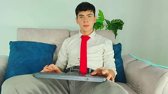 Snapshot of CamiiGuzmanX chatting on 1, 10, 2025 CamiiGuzmanX online show from 1, 10, 2025