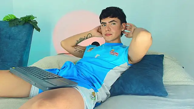 CamiiGuzmanX online show from 28, 11, 2025