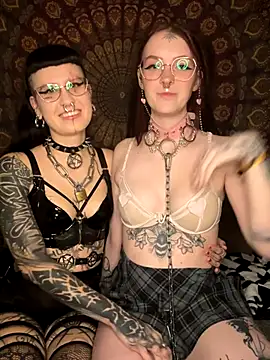 Snapshot of Nyraniel chatting on 21, 11, 2025 Nyraniel online show from 21, 11, 2025