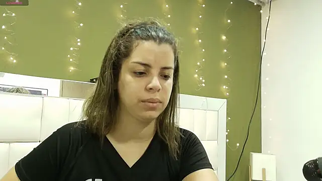 Snapshot of gisell_gomez chatting on 3, 10, 2025 gisell gomez online show from 3, 10, 2025