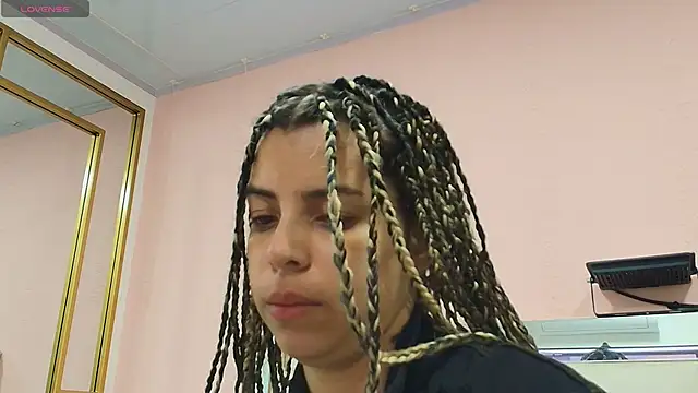 Snapshot of gisell_gomez chatting on 28, 11, 2025 gisell gomez online show from 28, 11, 2025