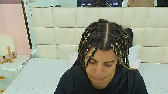 Snapshot of gisell_gomez chatting on 2, 12, 2025 gisell gomez online show from 2, 12, 2025