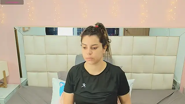 Snapshot of gisell_gomez chatting on 21, 12, 2025 gisell gomez online show from 21, 12, 2025