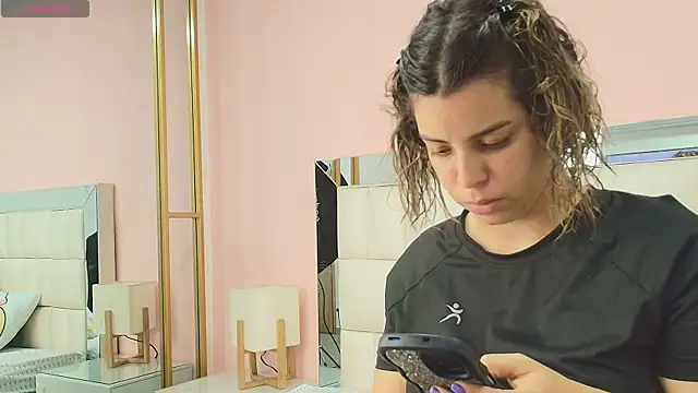 Snapshot of gisell_gomez chatting on 9, 1, 2026 gisell gomez online show from 9, 1, 2026