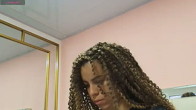 Snapshot of gisell_gomez chatting on 16, 1, 2026 gisell gomez online show from 16, 1, 2026