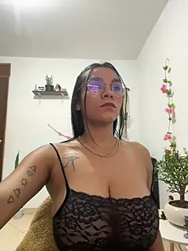 Snapshot of Zendaya11 chatting on 12, 11, 2025 Zendaya11 online show from 12, 11, 2025