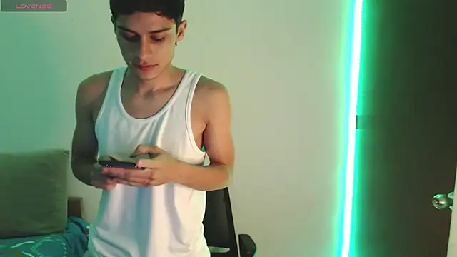 Snapshot of axel_davis_ chatting on 12, 10, 2025 axel davis online show from 12, 10, 2025