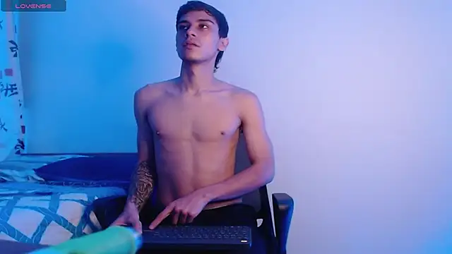 Snapshot of axel_davis_ chatting on 14, 10, 2025 axel davis online show from 14, 10, 2025