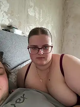 Snapshot of CurvyPaar2 chatting on 19, 4, 2026 CurvyPaar2 online show from 19, 4, 2026