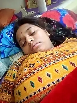 Snapshot of Hot_crety chatting on 8, 11, 2025 Hot crety online show from 8, 11, 2025