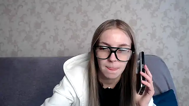 Snapshot of HitGyrl chatting on 19, 11, 2025 HitGyrl online show from 19, 11, 2025