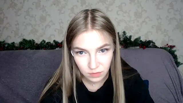 Snapshot of HitGyrl chatting on 15, 12, 2025 HitGyrl online show from 15, 12, 2025