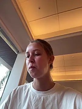 Snapshot of ElliRose chatting on 22, 10, 2025 ElliRose online show from 22, 10, 2025