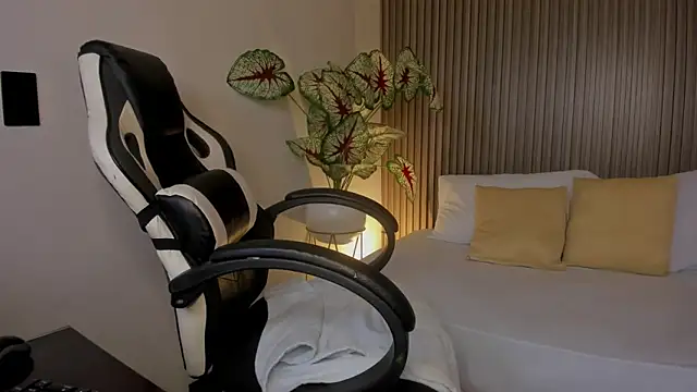 Snapshot of anagil_ chatting on 10, 11, 2025 anagil online show from 10, 11, 2025