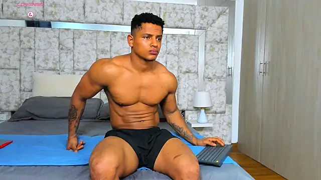 Snapshot of markustheroy333 chatting on 16, 12, 2025 markustheroy333 online show from 16, 12, 2025