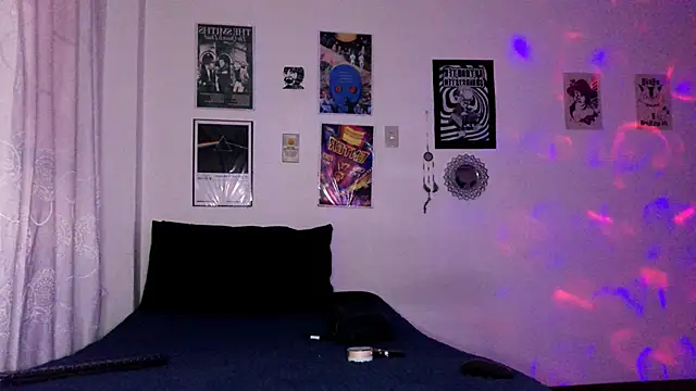 plutonbluemooon333 online show from 17, 12, 2025