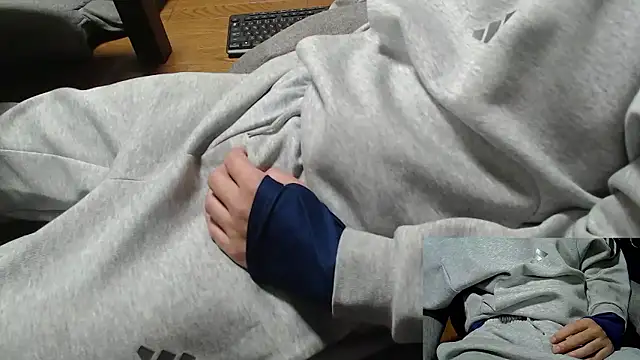 Snapshot of Yasu2000 chatting on 23, 11, 2025 Yasu2000 online show from 23, 11, 2025