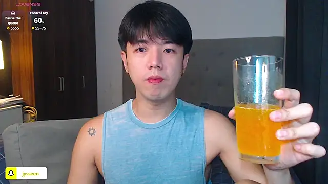 Snapshot of Addictiveboi chatting on 4, 11, 2025 Addictiveboi online show from 4, 11, 2025