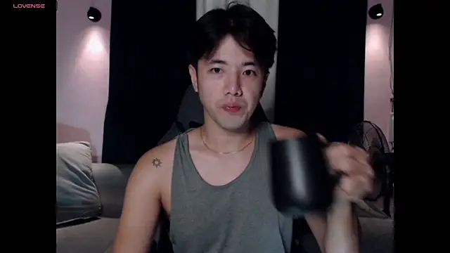 Snapshot of Addictiveboi chatting on 8, 11, 2025 Addictiveboi online show from 8, 11, 2025