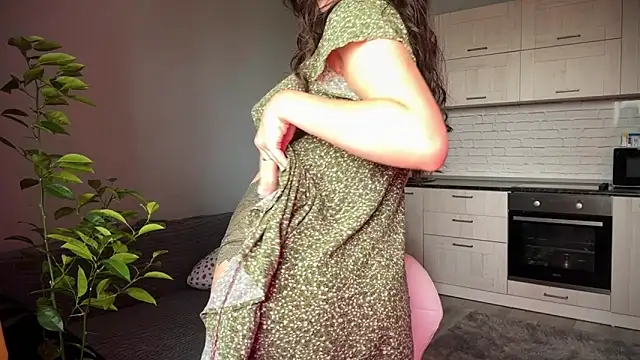 Snapshot of Luna_Raee chatting on 20, 9, 2025 Luna Raee online show from 20, 9, 2025