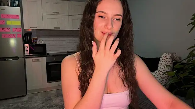 Snapshot of Luna_Raee chatting on 24, 10, 2025 Luna Raee online show from 24, 10, 2025