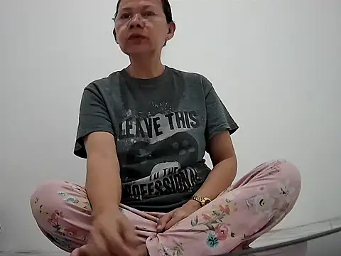 Hotzoey16 online show from 9, 3, 2026