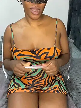 Snapshot of wellbuiltDiosa chatting on 2, 10, 2025 wellbuiltDiosa online show from 2, 10, 2025