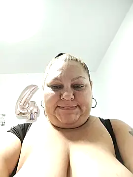 Snapshot of Miasmithr chatting on 28, 11, 2025 Miasmithr online show from 28, 11, 2025