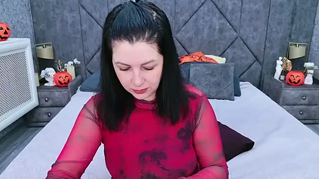 Nina Stane online show from 4, 11, 2025