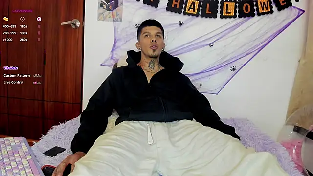 Snapshot of Savajelust chatting on 10, 10, 2025 Savajelust online show from 10, 10, 2025