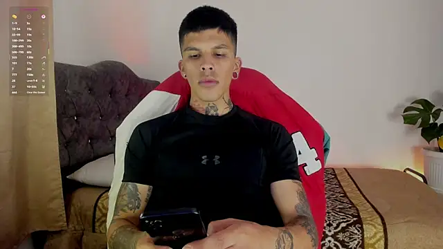 Snapshot of Savajelust chatting on 8, 11, 2025 Savajelust online show from 8, 11, 2025