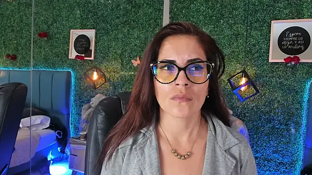 Snapshot of Linagh_ chatting on 28, 4, 2026 Linagh online show from 28, 4, 2026