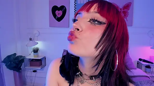 Snapshot of Zoe_Lynch_ chatting on 8, 5, 2026 Zoe Lynch online show from 8, 5, 2026
