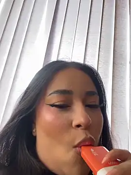 Zoey thompson online show from 30, 9, 2025