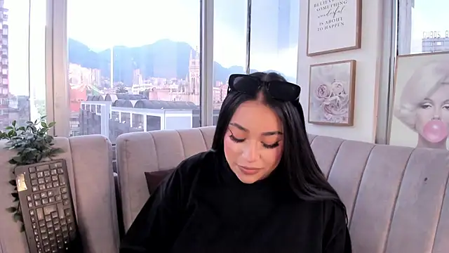 Zoey thompson online show from 10, 10, 2025