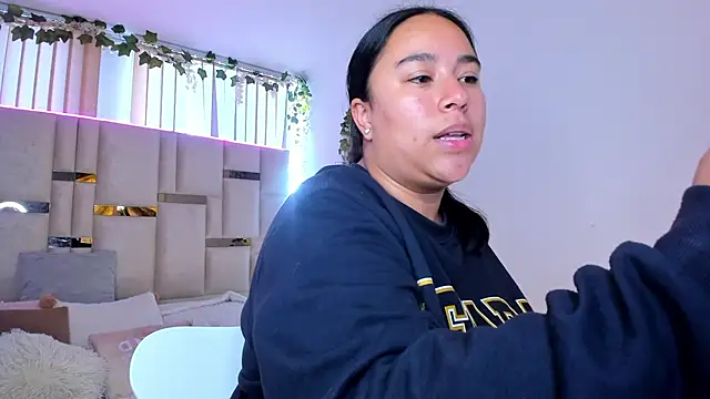 Zoey thompson online show from 25, 2, 2026