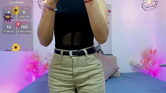 Snapshot of lucyy_liiuu chatting on 6, 11, 2025 lucyy liiuu online show from 6, 11, 2025