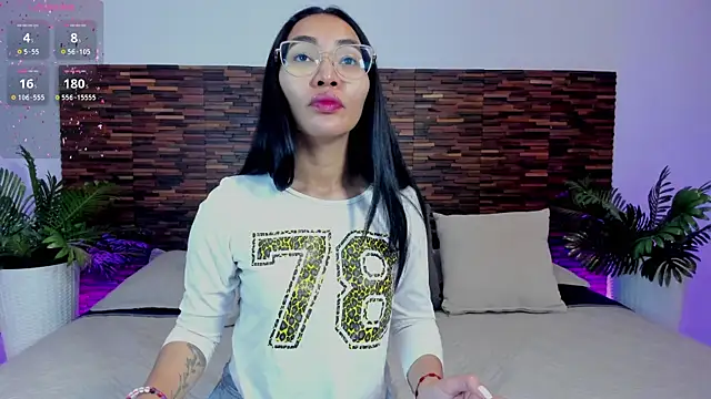 Snapshot of lucyy_liiuu chatting on 17, 11, 2025 lucyy liiuu online show from 17, 11, 2025