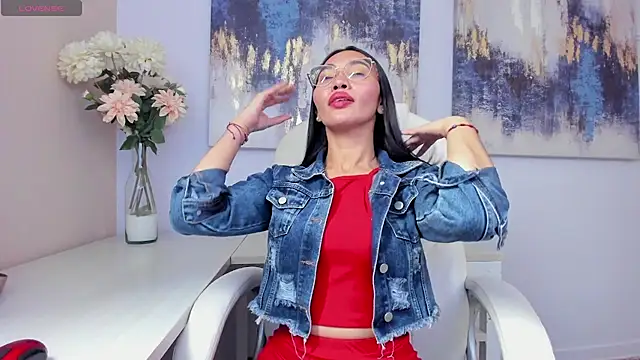 Snapshot of lucyy_liiuu chatting on 5, 12, 2025 lucyy liiuu online show from 5, 12, 2025