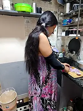 Queen Nightt online show from 16, 9, 2025