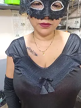 Queen Nightt online show from 6, 4, 2026