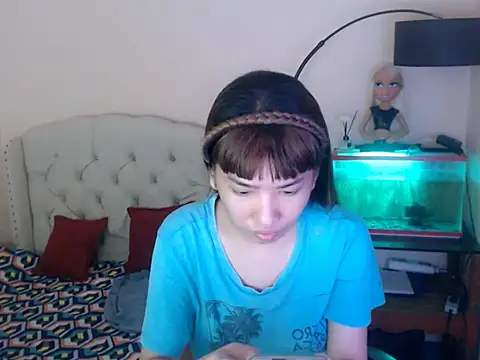 ShantalFoxxy  online show from 12, 1, 2026