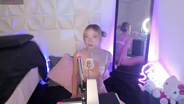 Snapshot of JuliethMoss chatting on 12, 9, 2025 JuliethMoss online show from 12, 9, 2025