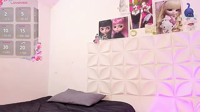 Snapshot of JuliethMoss chatting on 6, 10, 2025 JuliethMoss online show from 6, 10, 2025