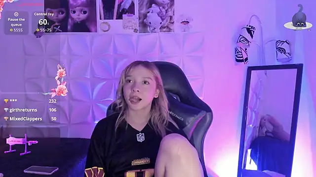 Snapshot of JuliethMoss chatting on 26, 10, 2025 JuliethMoss online show from 26, 10, 2025